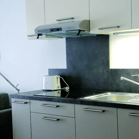 Modern Studio Located 500 M. From The Heart Of A Town דירה