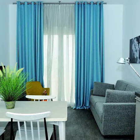 Modern Studio Located 500 M. From The Heart Of A Town דירה